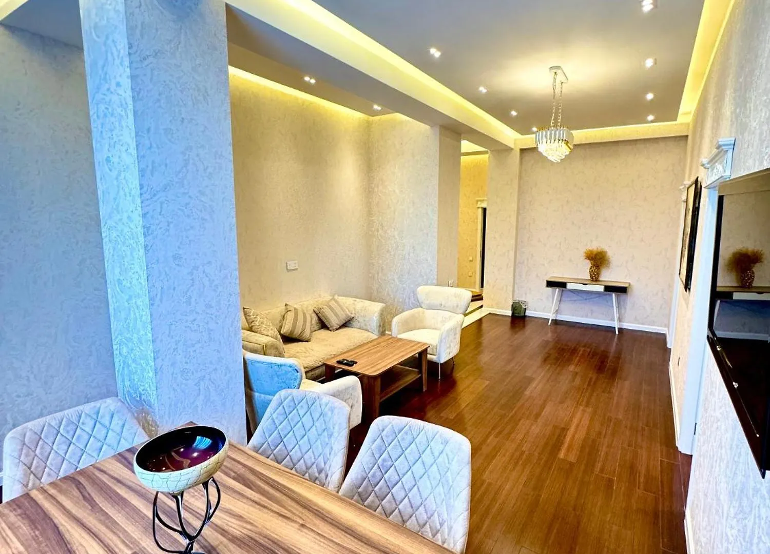 Apartment Central Baku, Steps From The Metro